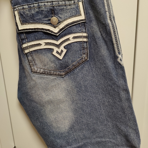 Shorta - Picture 3 of 4